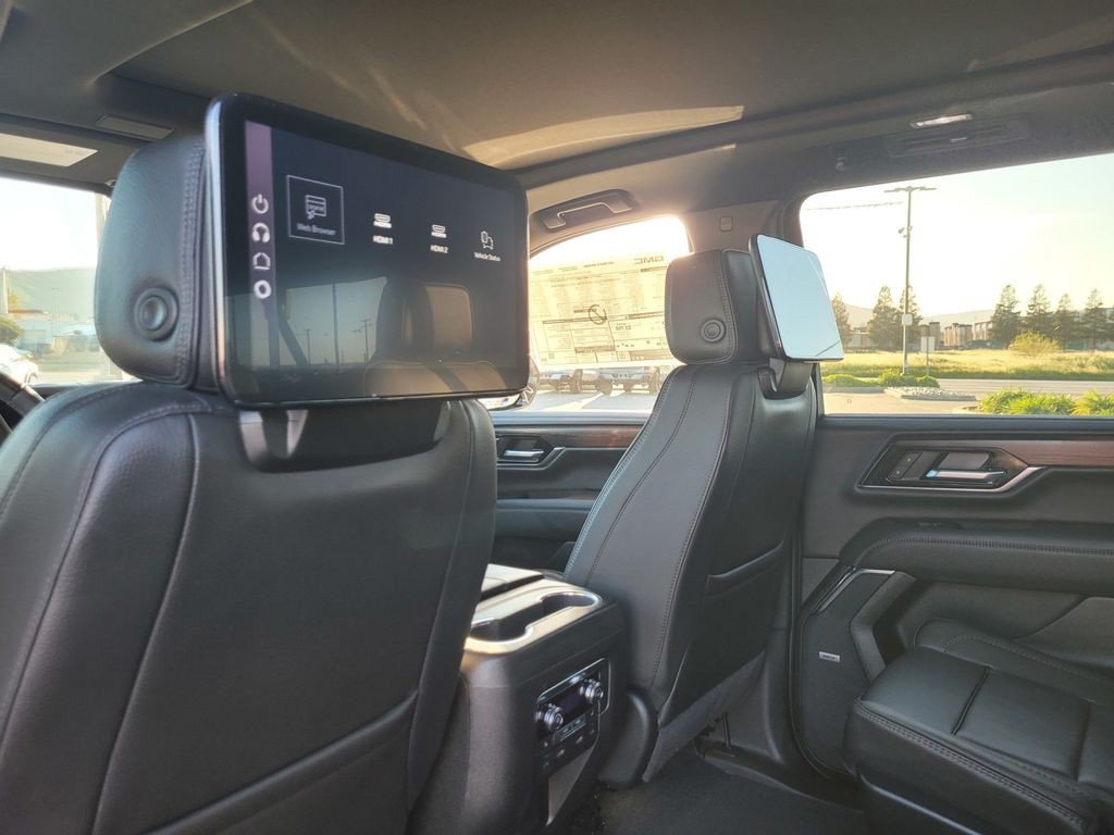 New 2026 GMC Yukon XL Denali w/ Denali Reserve Package AWD/4WD image 9