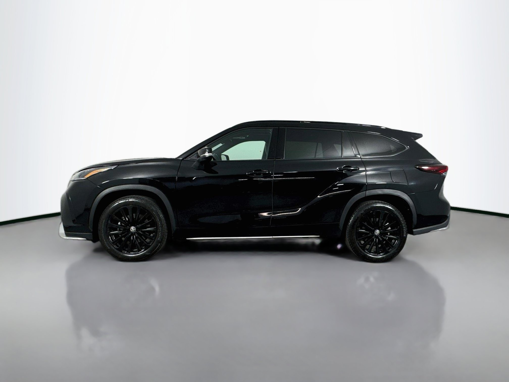 Certified 2025 Toyota Highlander XSE AWD/4WD image 4
