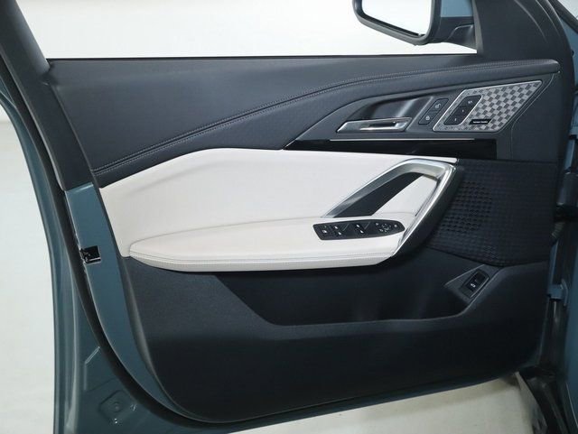 Certified 2025 BMW X2 xDrive28i w/ Premium Package image 17