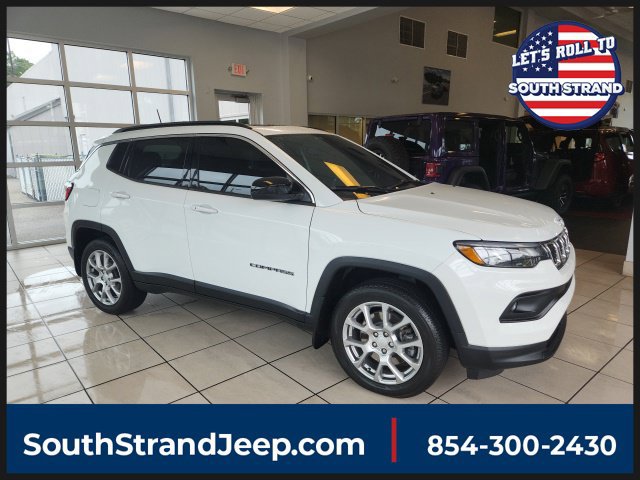 Used 2023 Jeep Compass Latitude w/ Sun and Sound Group AWD/4WD image 1