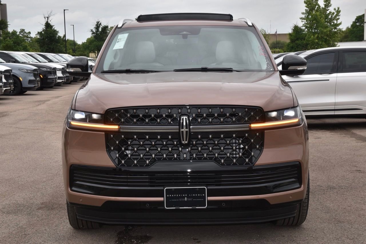 New 2026 Lincoln Navigator Black Label AWD/4WD image 2