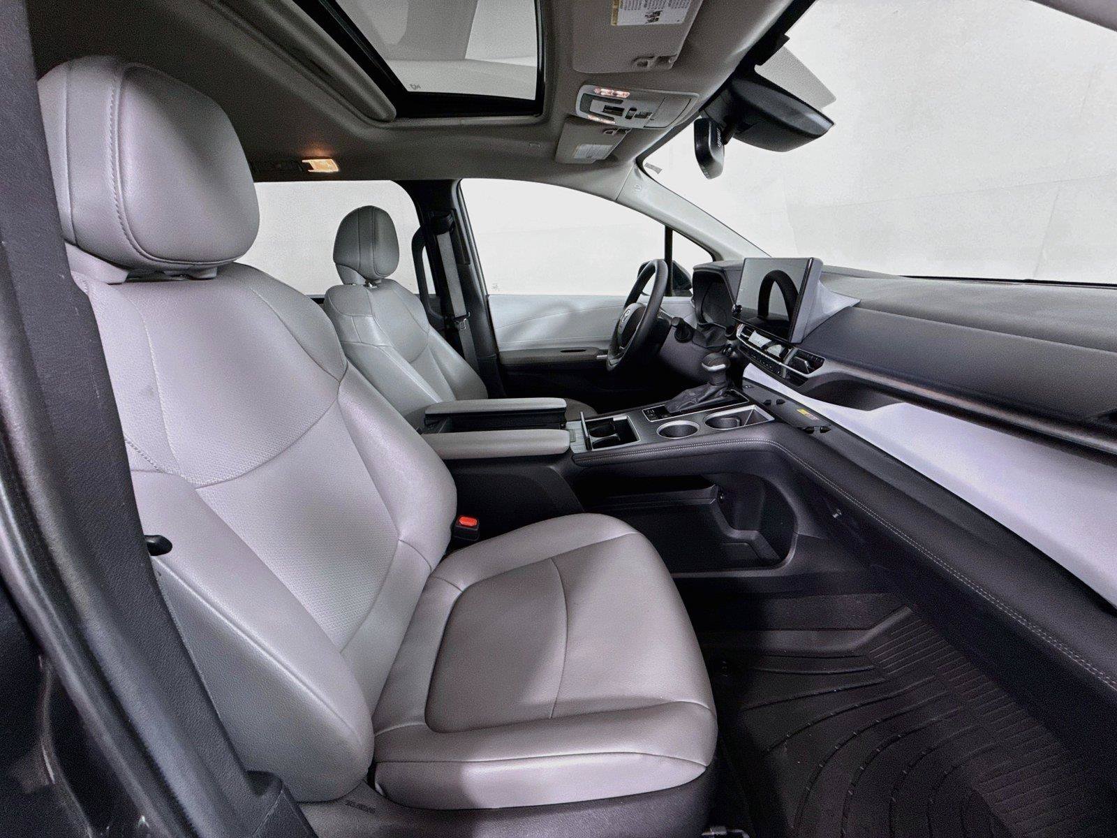Certified 2025 Toyota Sienna XLE FWD image 41