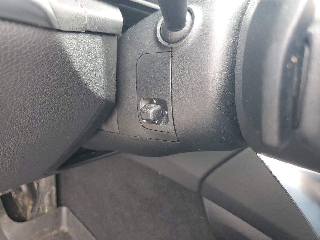 Used 2025 Mercedes-Benz GLC 300 4MATIC image 18