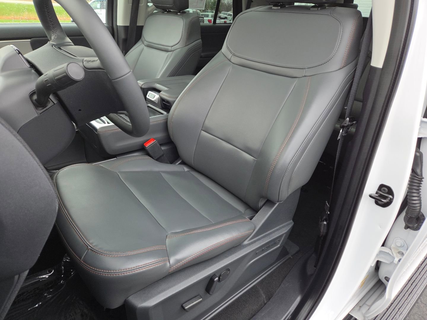 Used 2025 Ford Expedition Active image 25