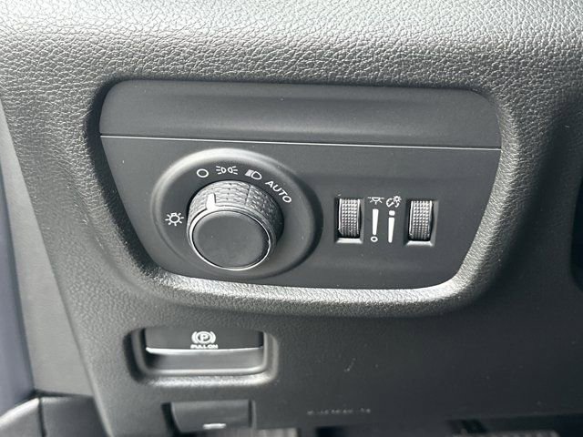 New 2025 Jeep Grand Cherokee Altitude image 27