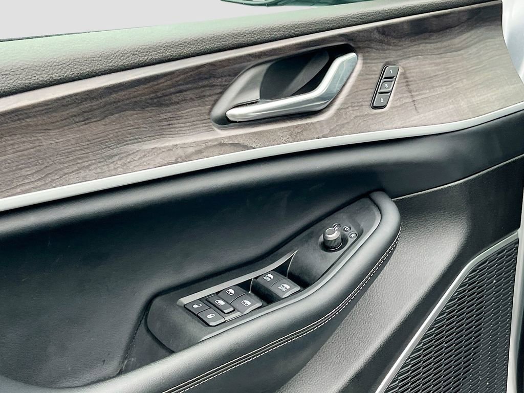 Certified 2025 Jeep Grand Cherokee L Limited w/ Black Appearance Package image 18