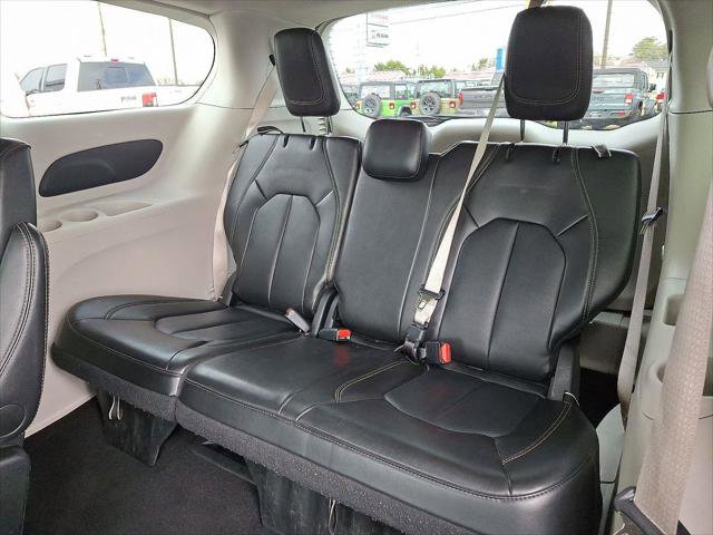 Certified 2024 Chrysler Pacifica Touring-L image 11