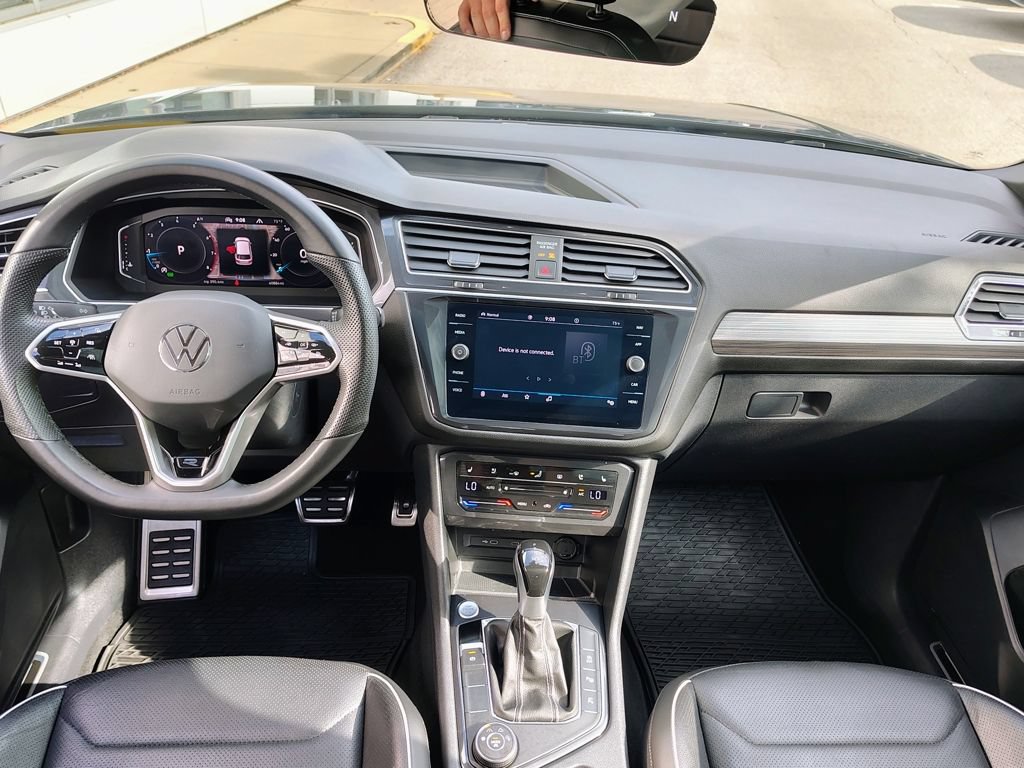Used 2024 Volkswagen Tiguan SEL R-Line AWD/4WD image 31