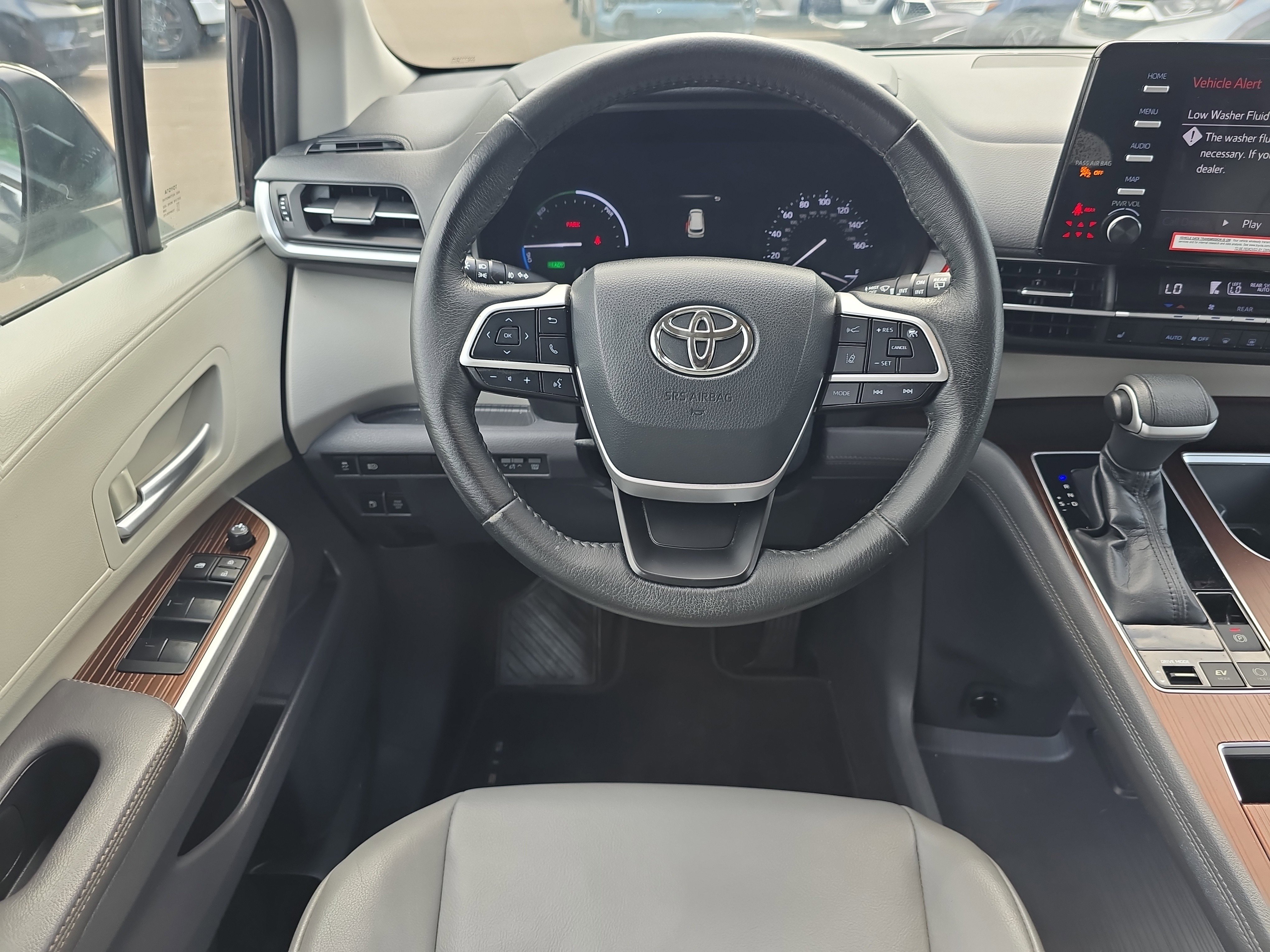 Used 2022 Toyota Sienna XLE FWD image 14