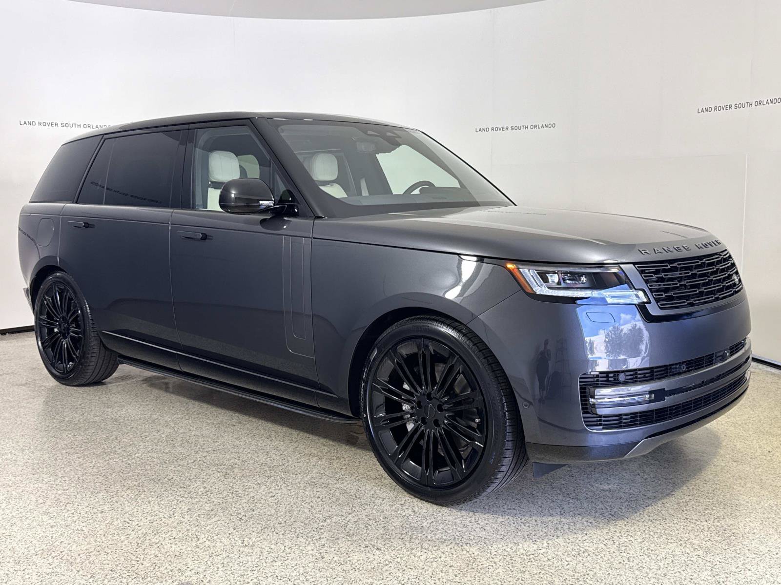 New 2026 Land Rover Range Rover Long Wheelbase SE AWD/4WD image 7