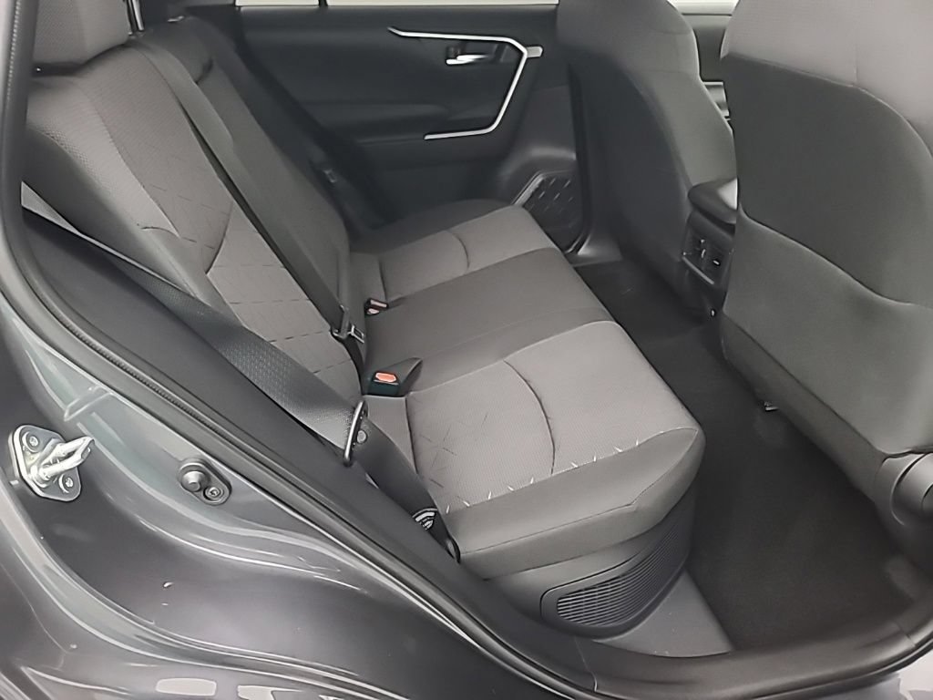 Used 2021 Toyota RAV4 XLE AWD/4WD image 19