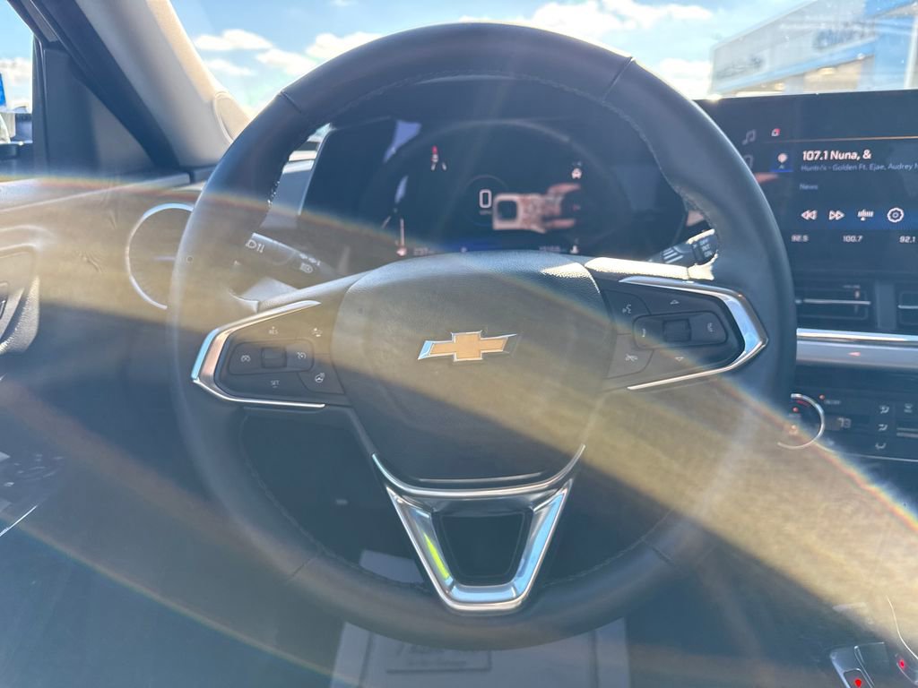 Used 2025 Chevrolet Trax LT w/ LT Convenience Package image 17