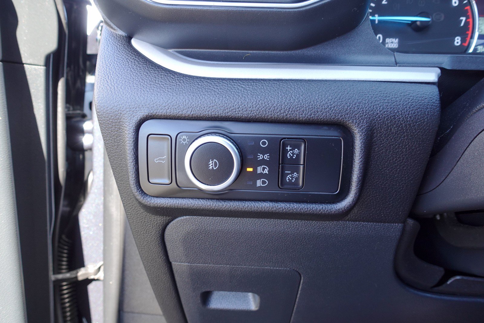 Used 2023 Ford Explorer XLT w/ Equipment Group 202A AWD/4WD image 12