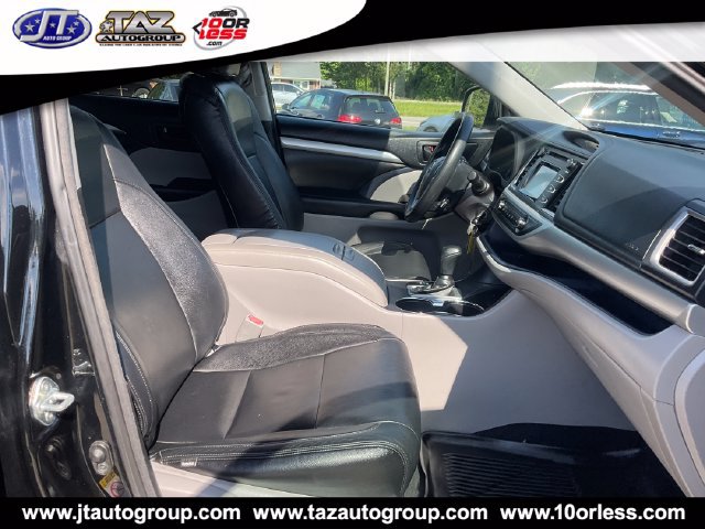 Used 2017 Toyota Highlander LE FWD image 15