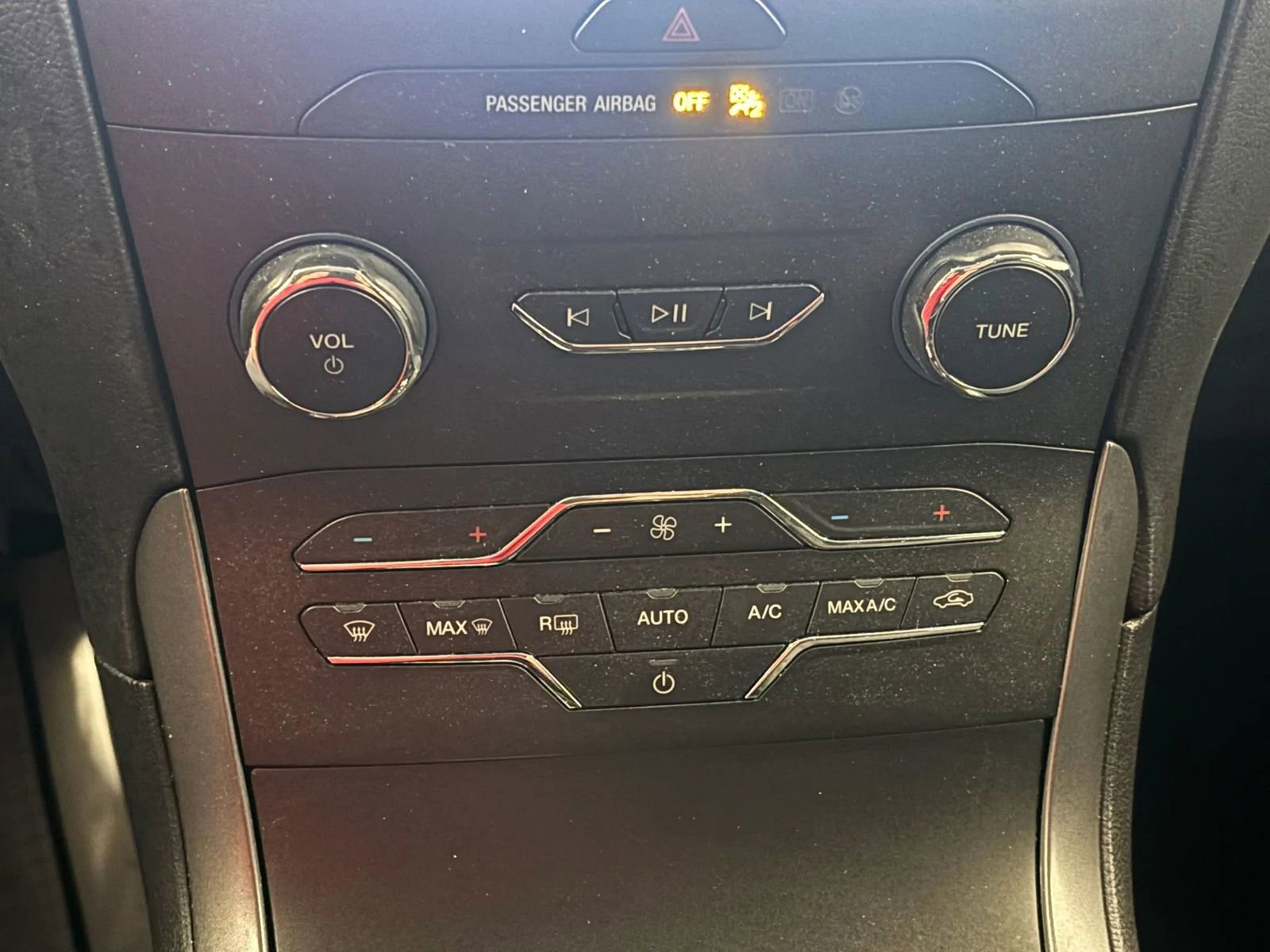 Used 2020 Ford Edge SE w/ Cargo Accessory Package FWD image 45