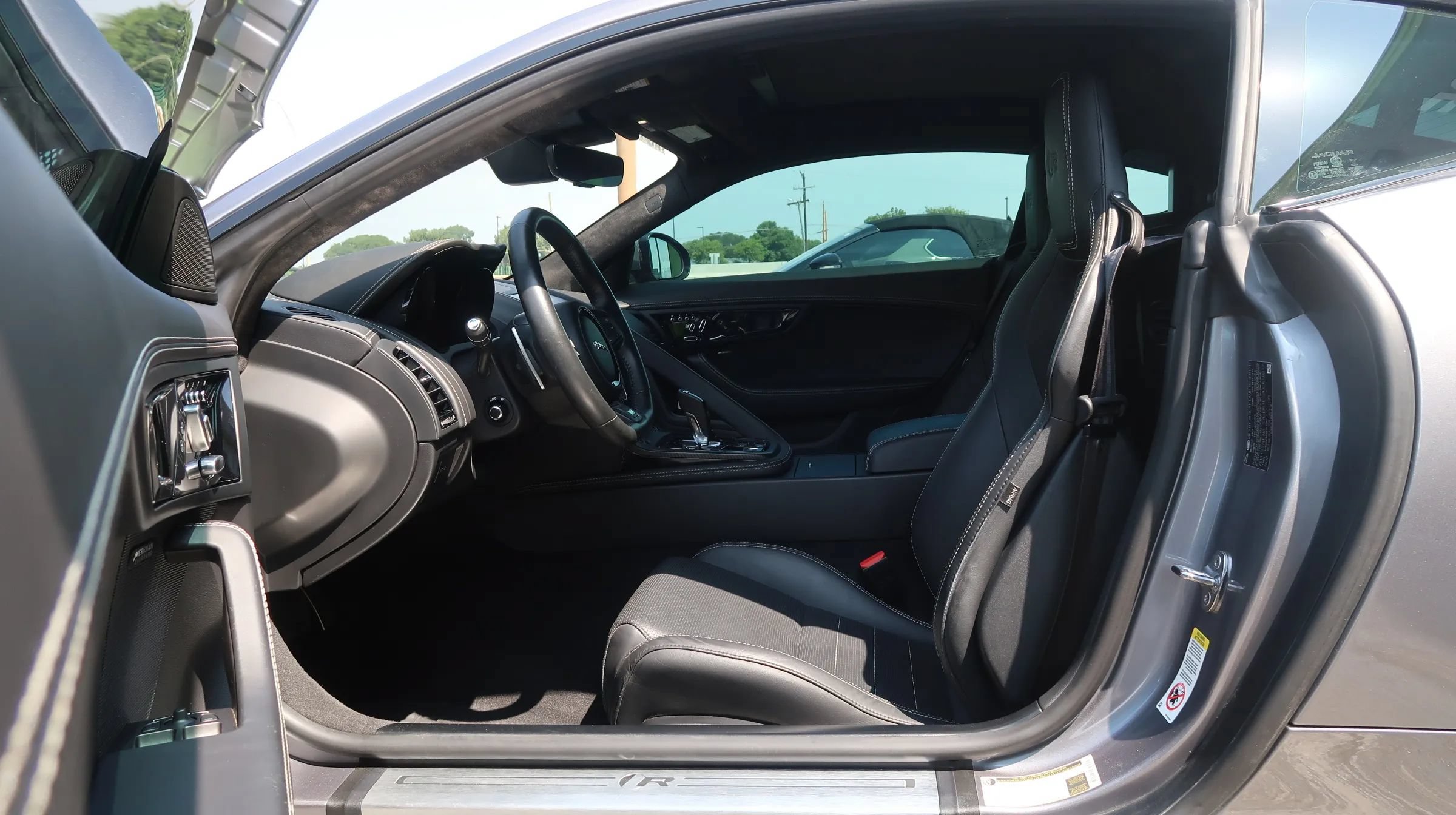 Used 2020 Jaguar F-TYPE R AWD/4WD image 15