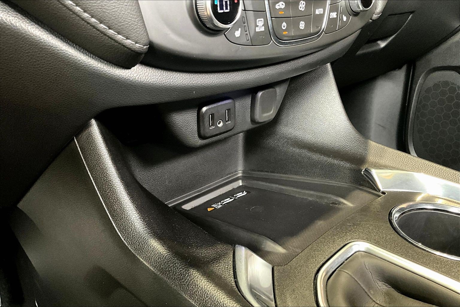 Used 2023 Chevrolet Traverse LT w/ Rear Camera Mirror Package AWD/4WD image 16