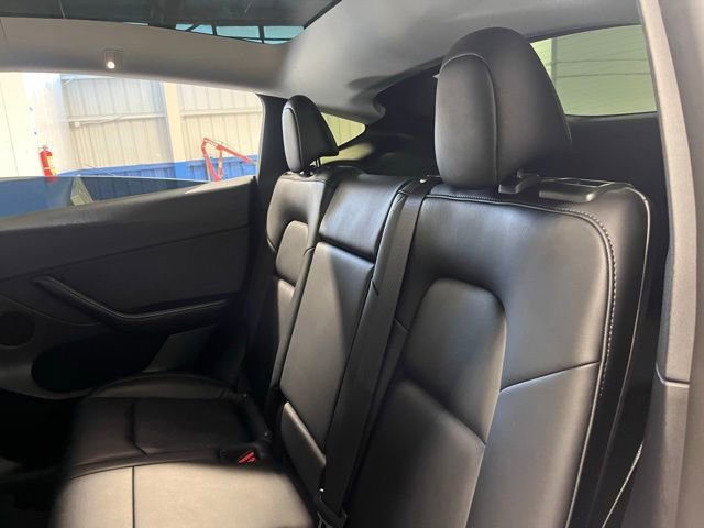 Used 2022 Tesla Model Y Long Range image 17