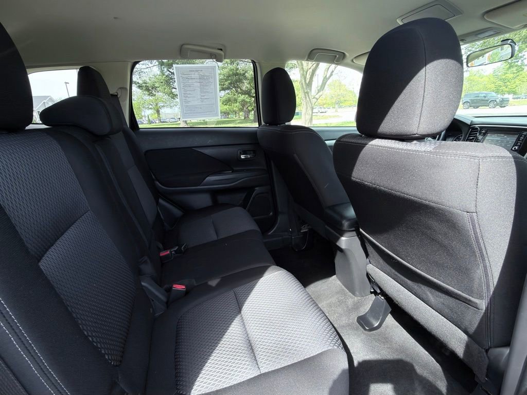 Used 2017 Mitsubishi Outlander ES AWD/4WD image 28