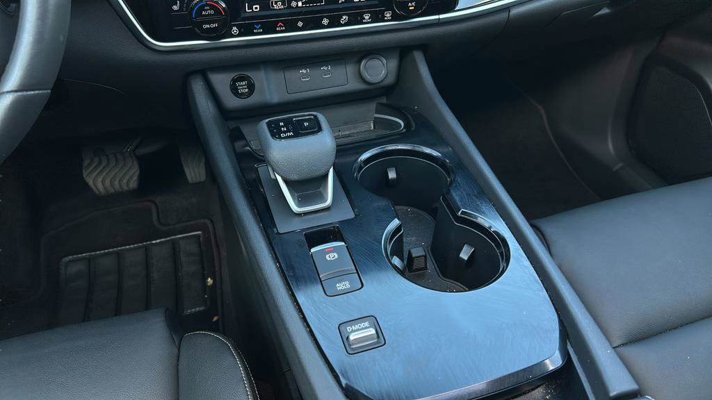 Used 2024 Nissan Rogue SL w/ SL Premium Package image 21