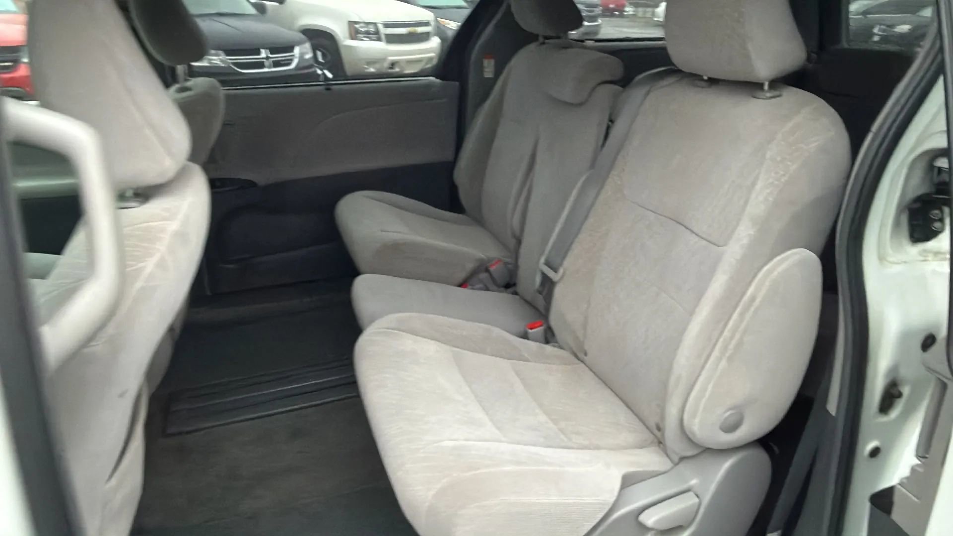 Used 2018 Toyota Sienna LE image 8