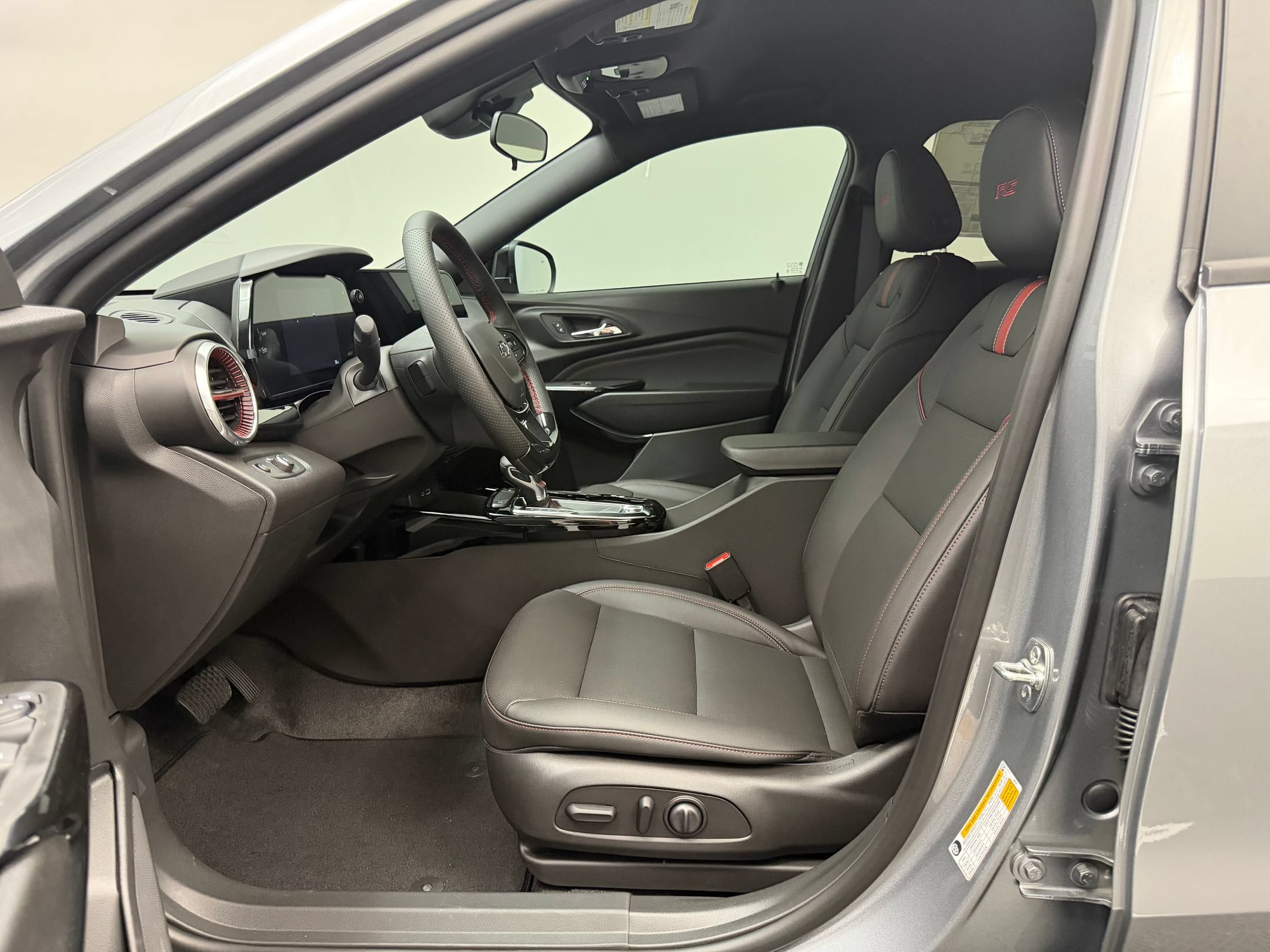 New 2026 Chevrolet Trax RS w/ Driver Confidence Package FWD image 5