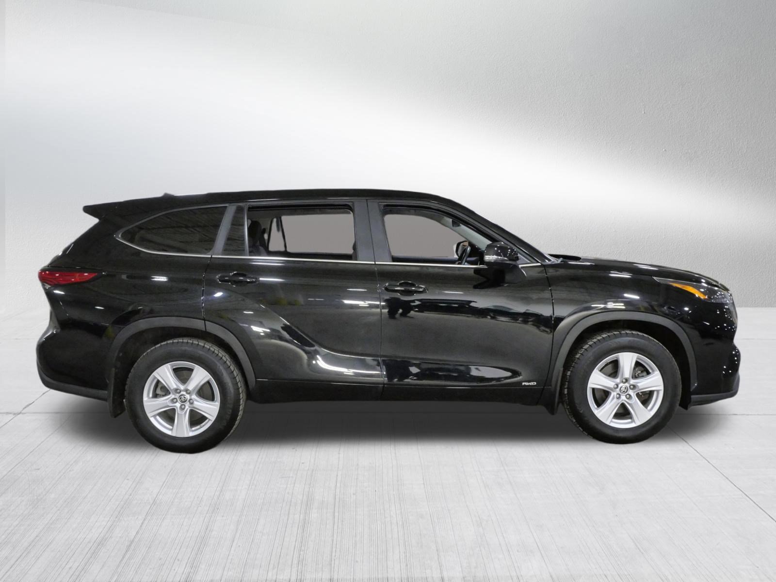 Used 2023 Toyota Highlander LE AWD/4WD image 8