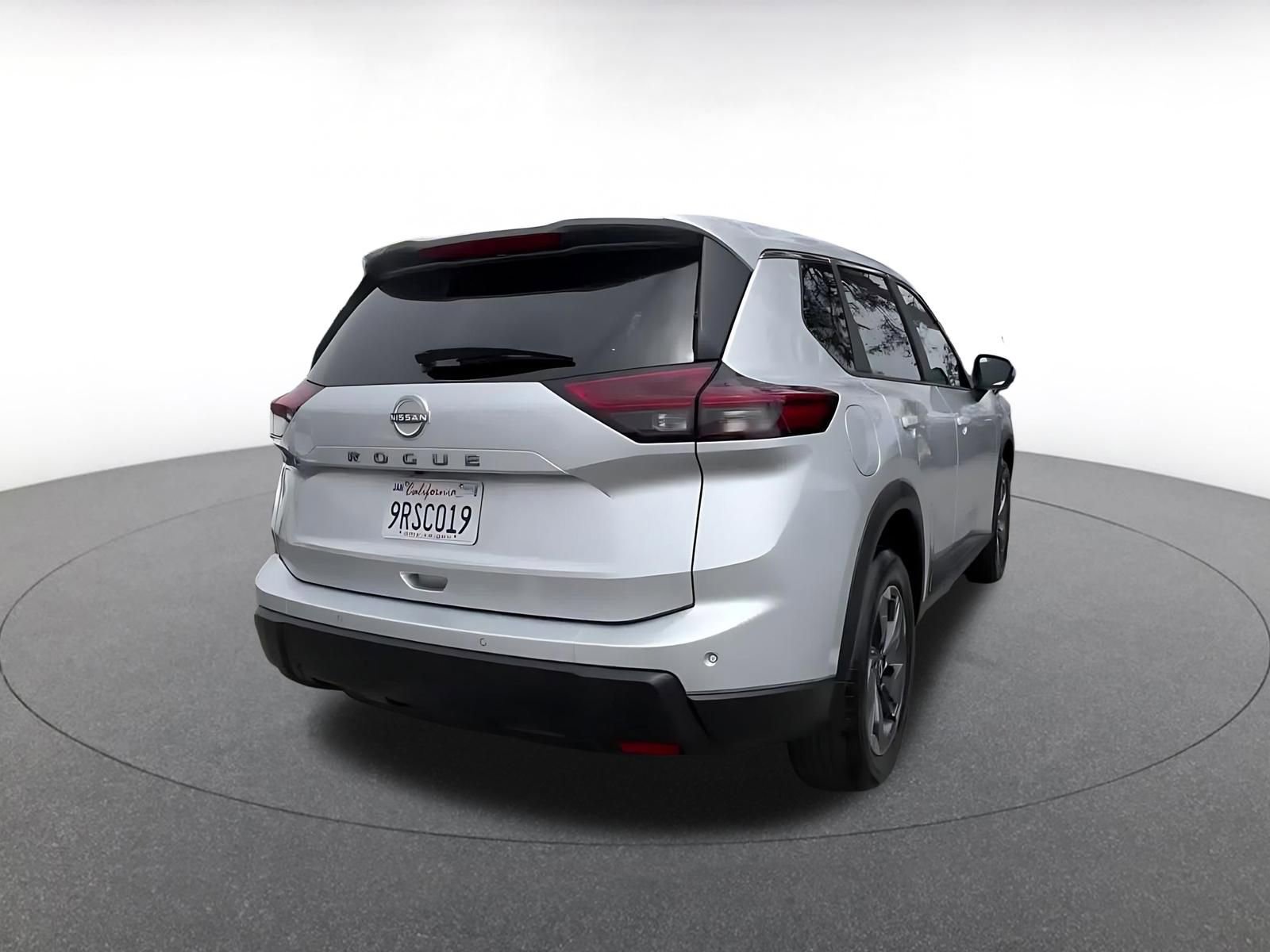 Used 2025 Nissan Rogue SV FWD image 15