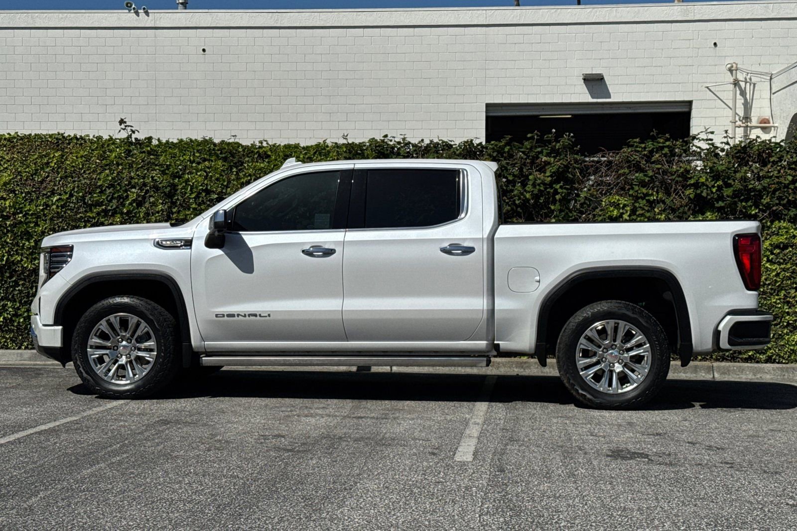Used 2023 GMC Sierra 1500 Denali w/ Technology Package AWD/4WD image 7