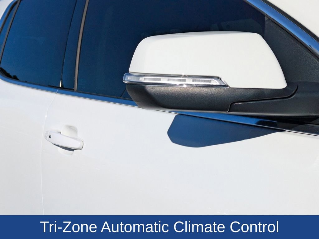 Used 2023 GMC Acadia SLT w/ Preferred Package image 12