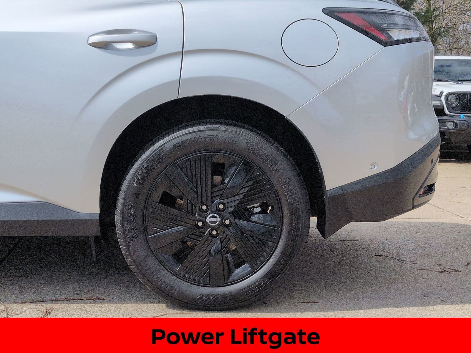 Certified 2025 Nissan Murano SV image 14