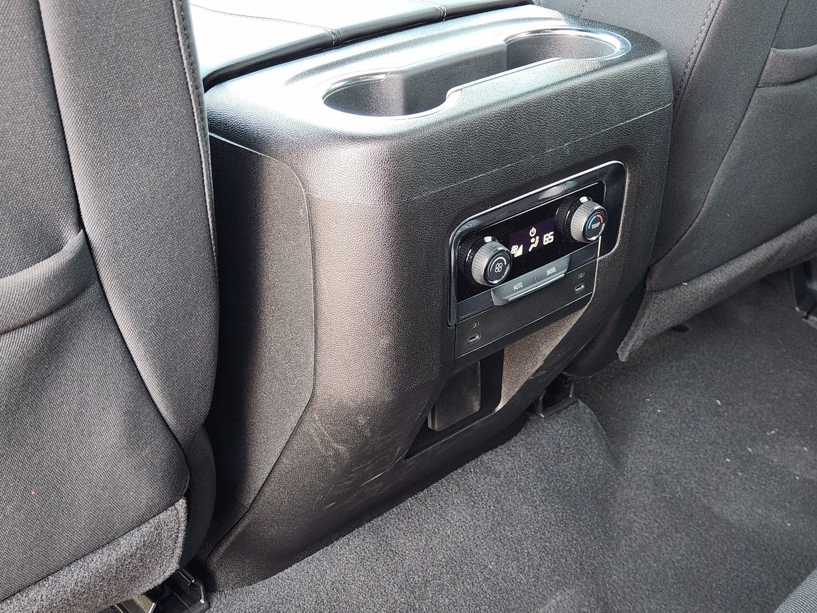 Used 2025 Chevrolet Tahoe LS RWD image 33