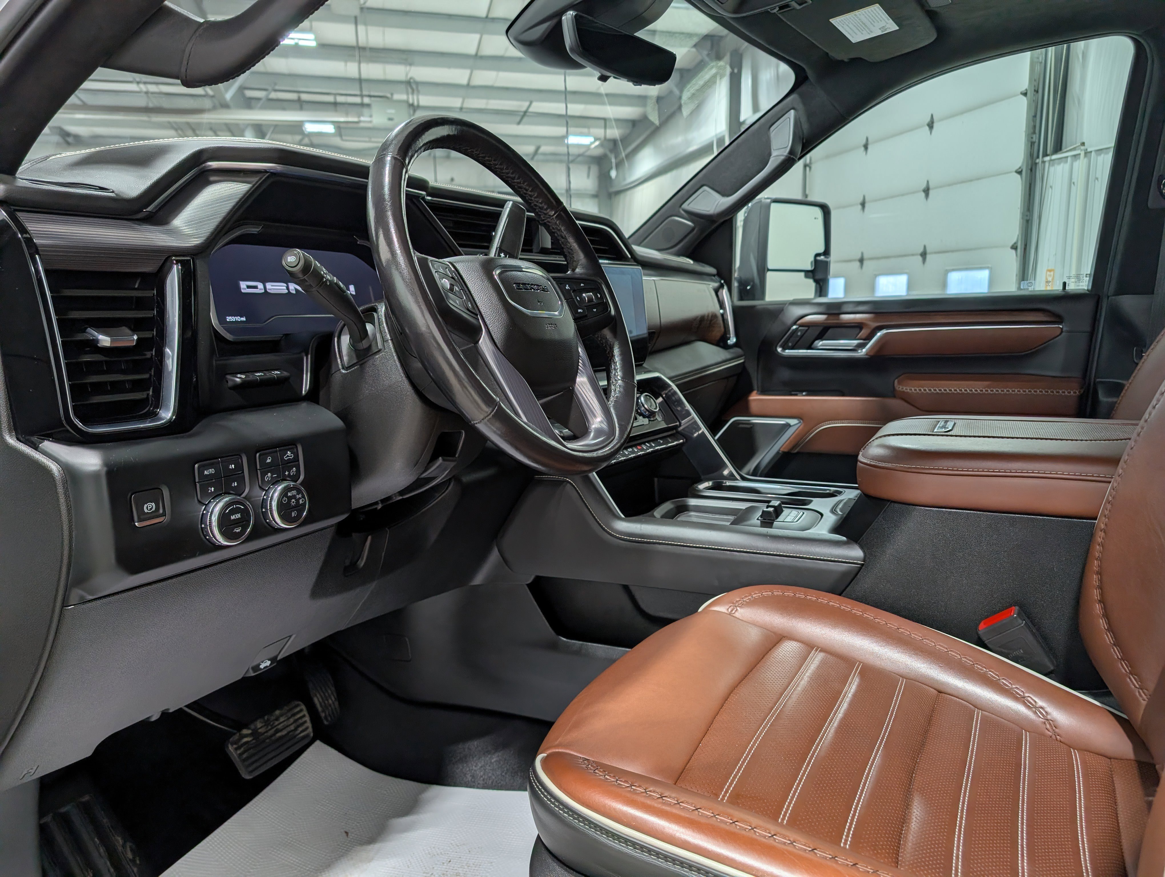 Used 2024 GMC Sierra 2500 Denali Ultimate AWD/4WD image 16