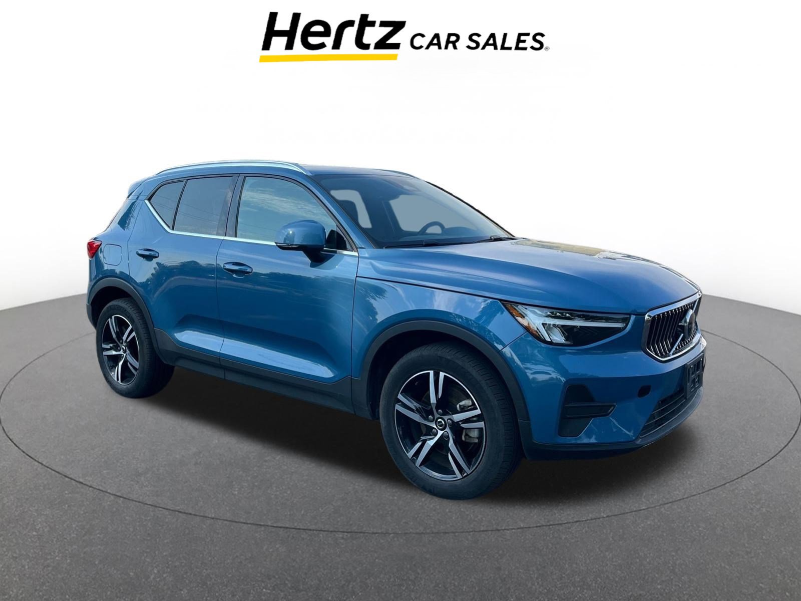 Used 2024 Volvo XC40 B5 Core image 1