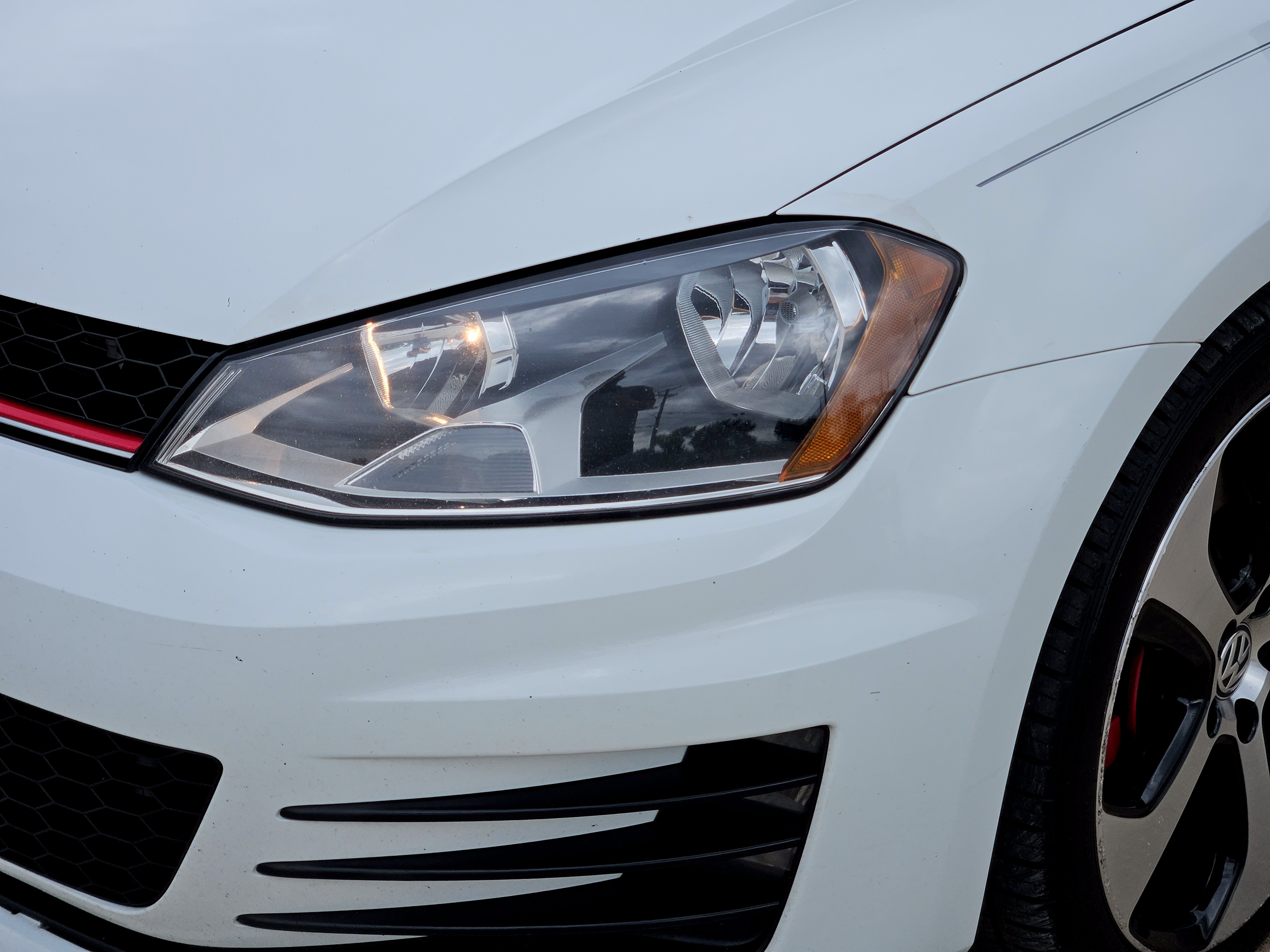 Used 2017 Volkswagen Golf 4-Door FWD image 11