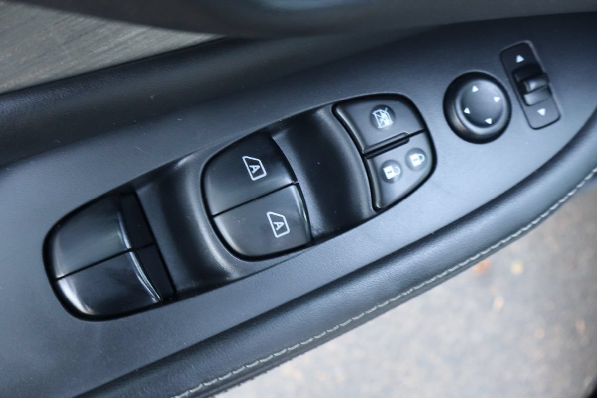 Used 2015 Nissan Murano SV w/ Premium Package AWD/4WD image 27