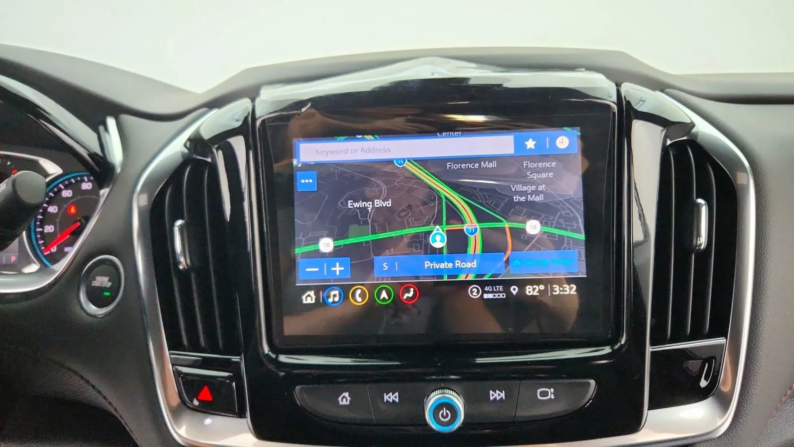 Used 2023 Chevrolet Traverse RS image 34