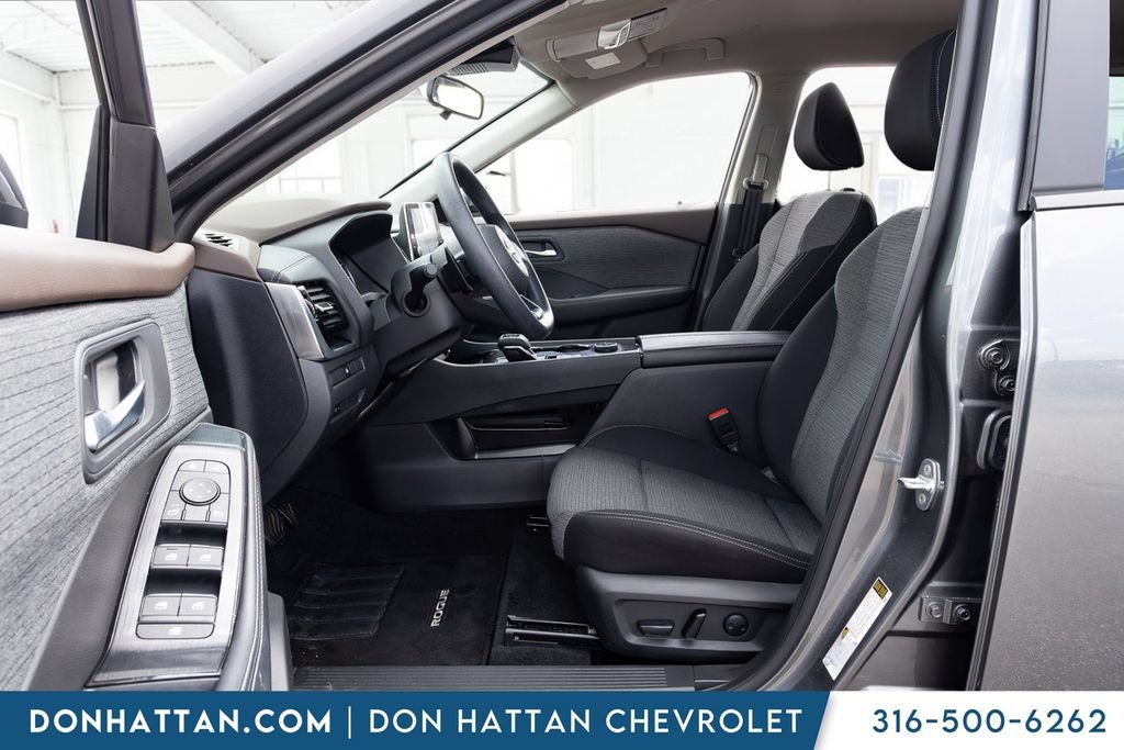 Used 2023 Nissan Rogue SV AWD/4WD image 3