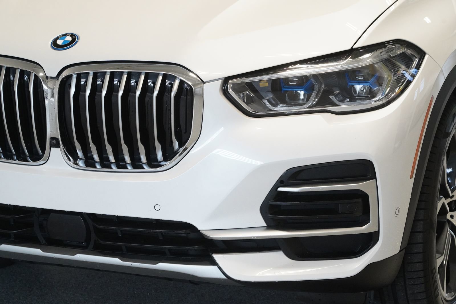 Used 2023 BMW X5 xDrive45e w/ Executive Package AWD/4WD image 6