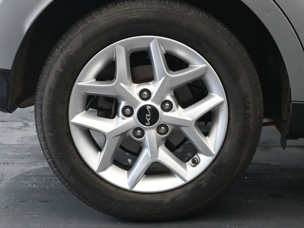 Used 2025 Kia Soul LX w/ LX Technology Package image 9