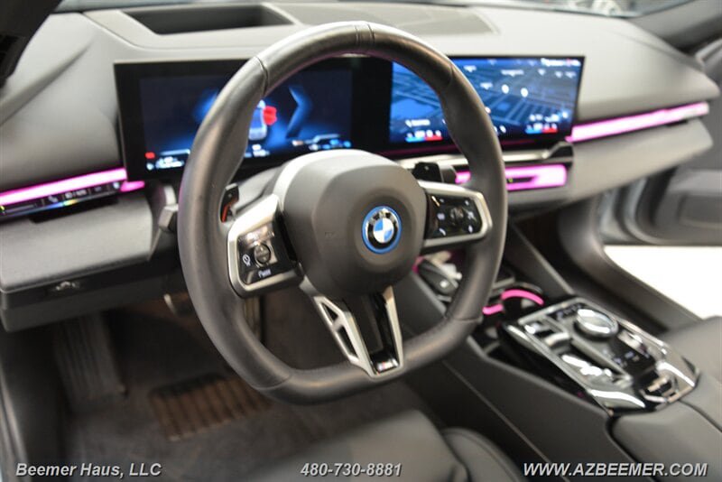 Used 2025 BMW 550e xDrive w/ Premium Package AWD/4WD image 34