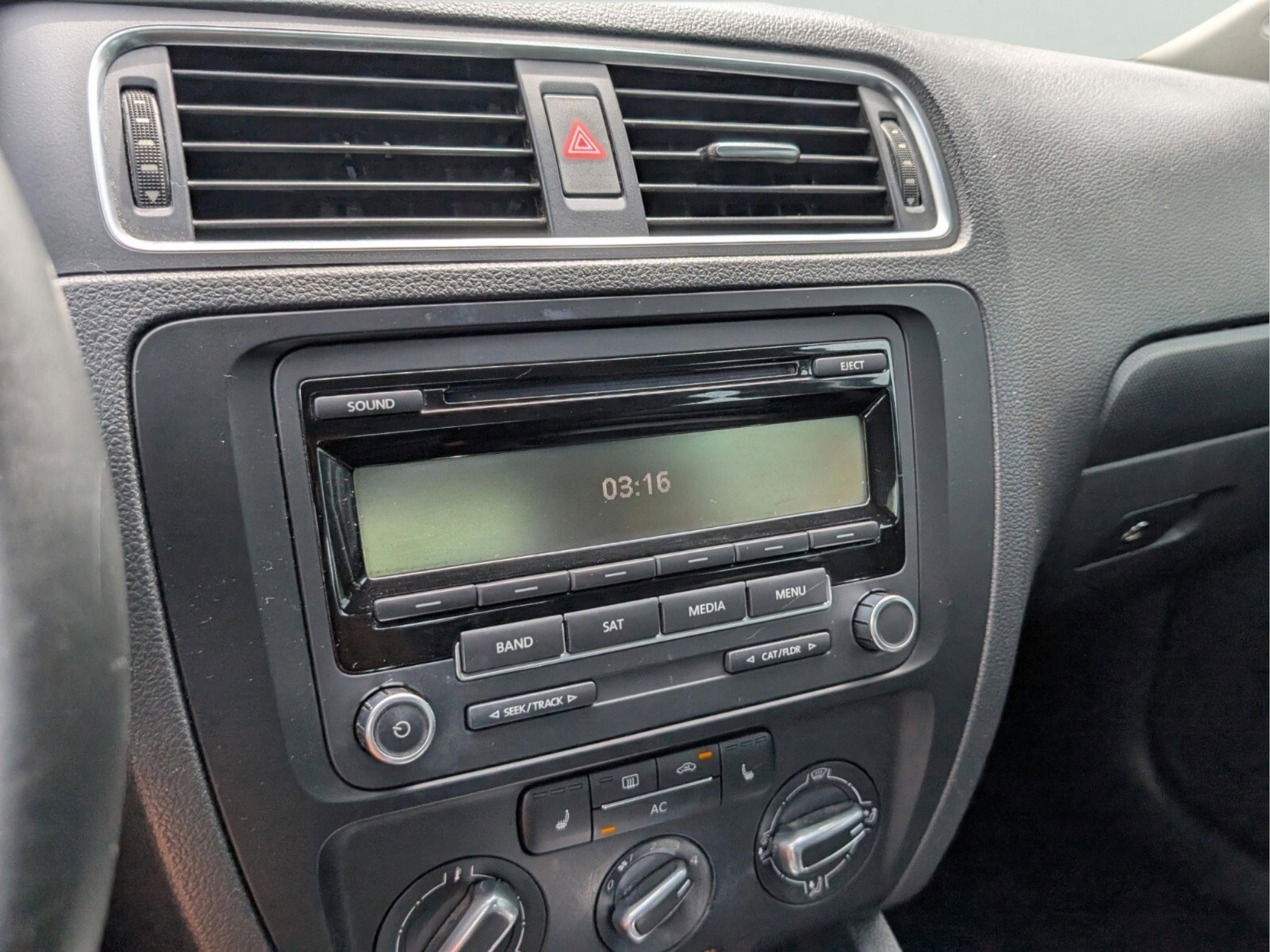 Used 2012 Volkswagen Jetta SE FWD image 36