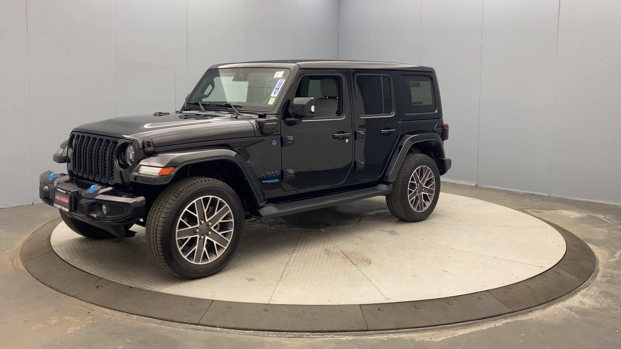 Used 2022 Jeep Wrangler Unlimited Sahara AWD/4WD image 9