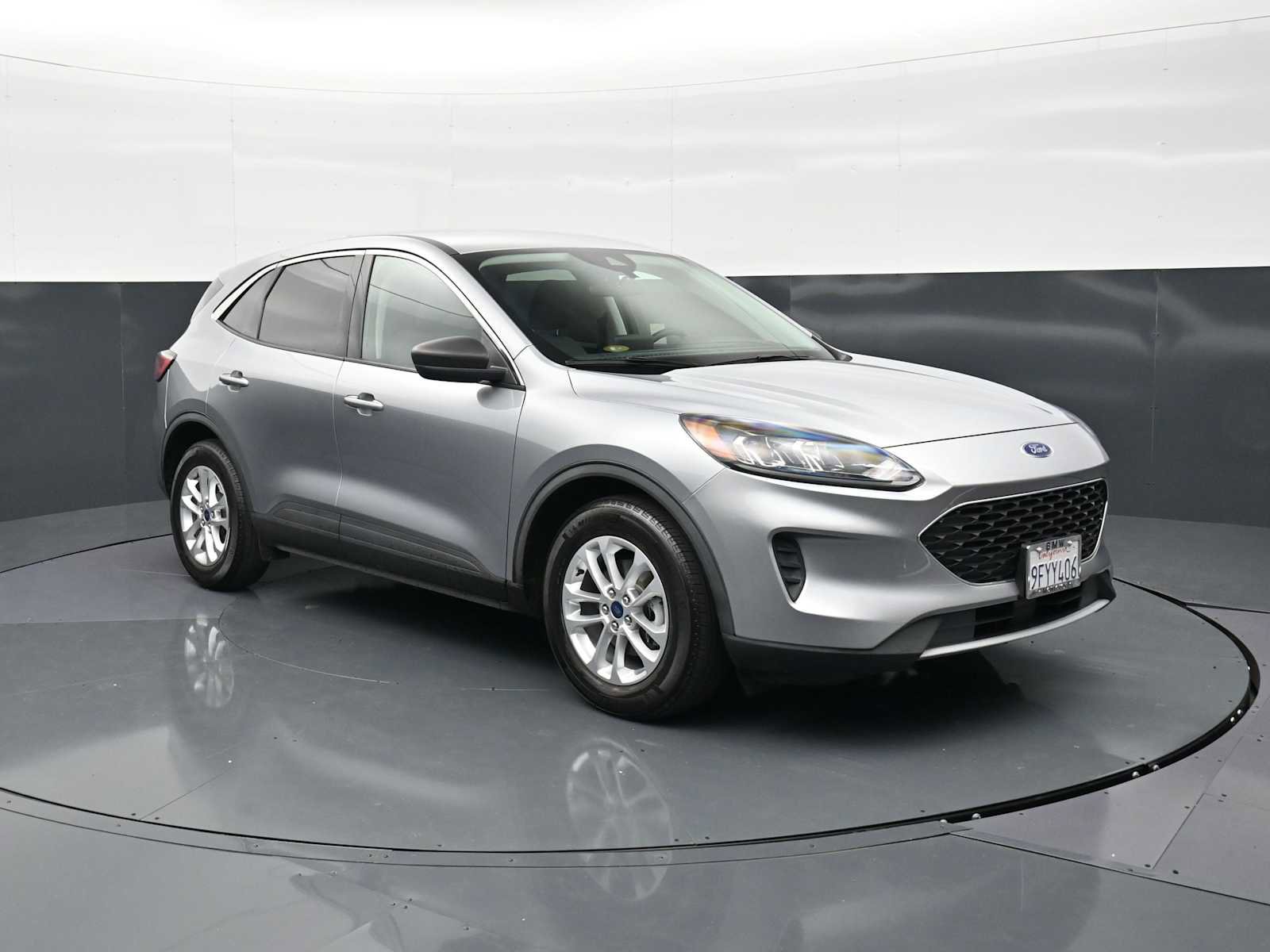Used 2022 Ford Escape SE w/ Convenience Package FWD image 3