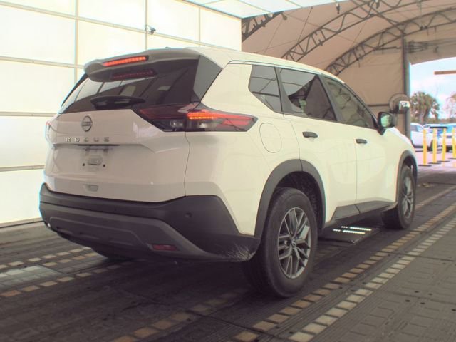 Used 2023 Nissan Rogue S image 2