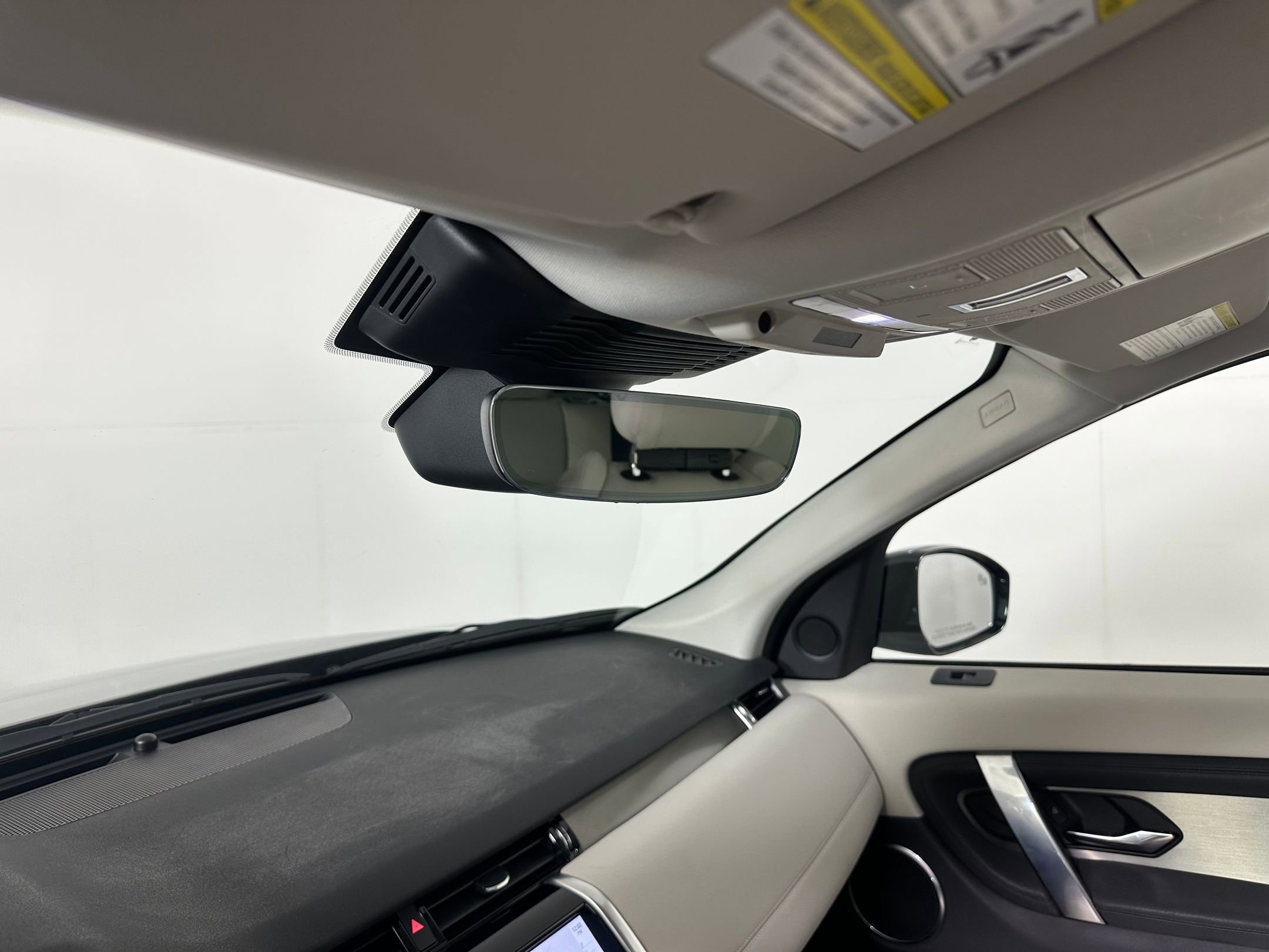 Used 2023 Land Rover Discovery Sport S image 24