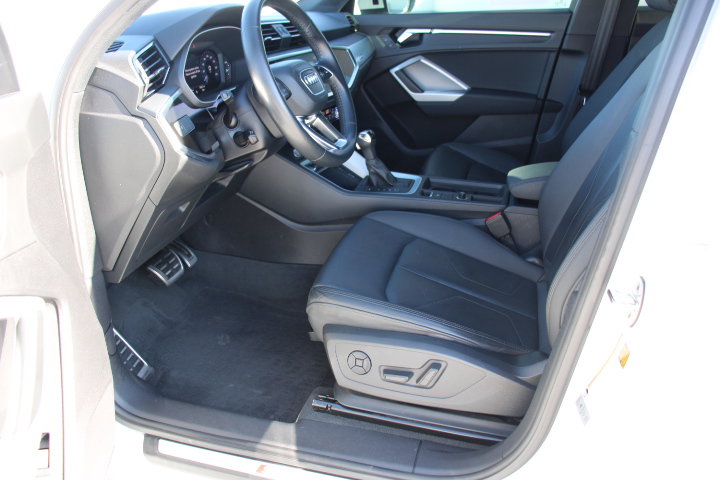 Used 2020 Audi Q3 2.0T Premium w/ Convenience Package image 11