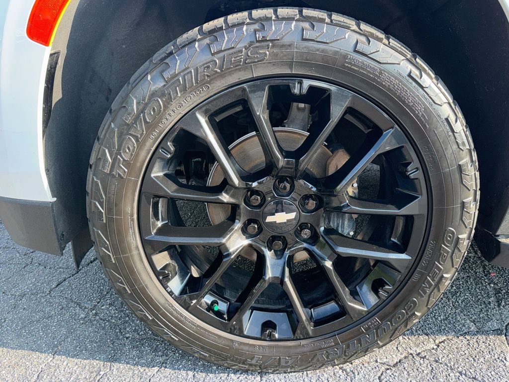 Used 2022 Chevrolet Suburban RST w/ Sport Performance Package AWD/4WD image 12