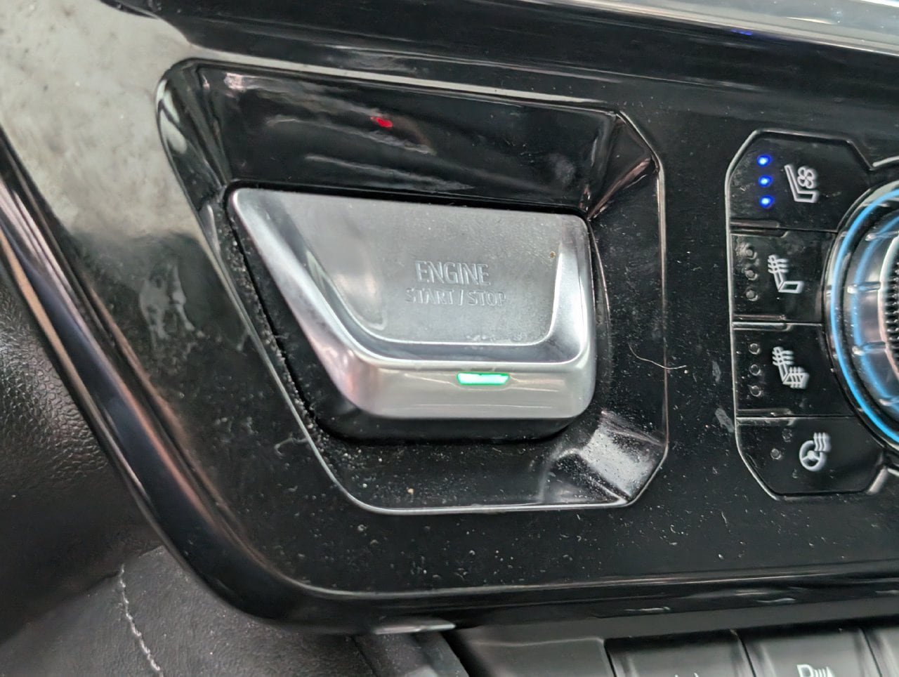 Used 2024 GMC Sierra 1500 Denali AWD/4WD image 17