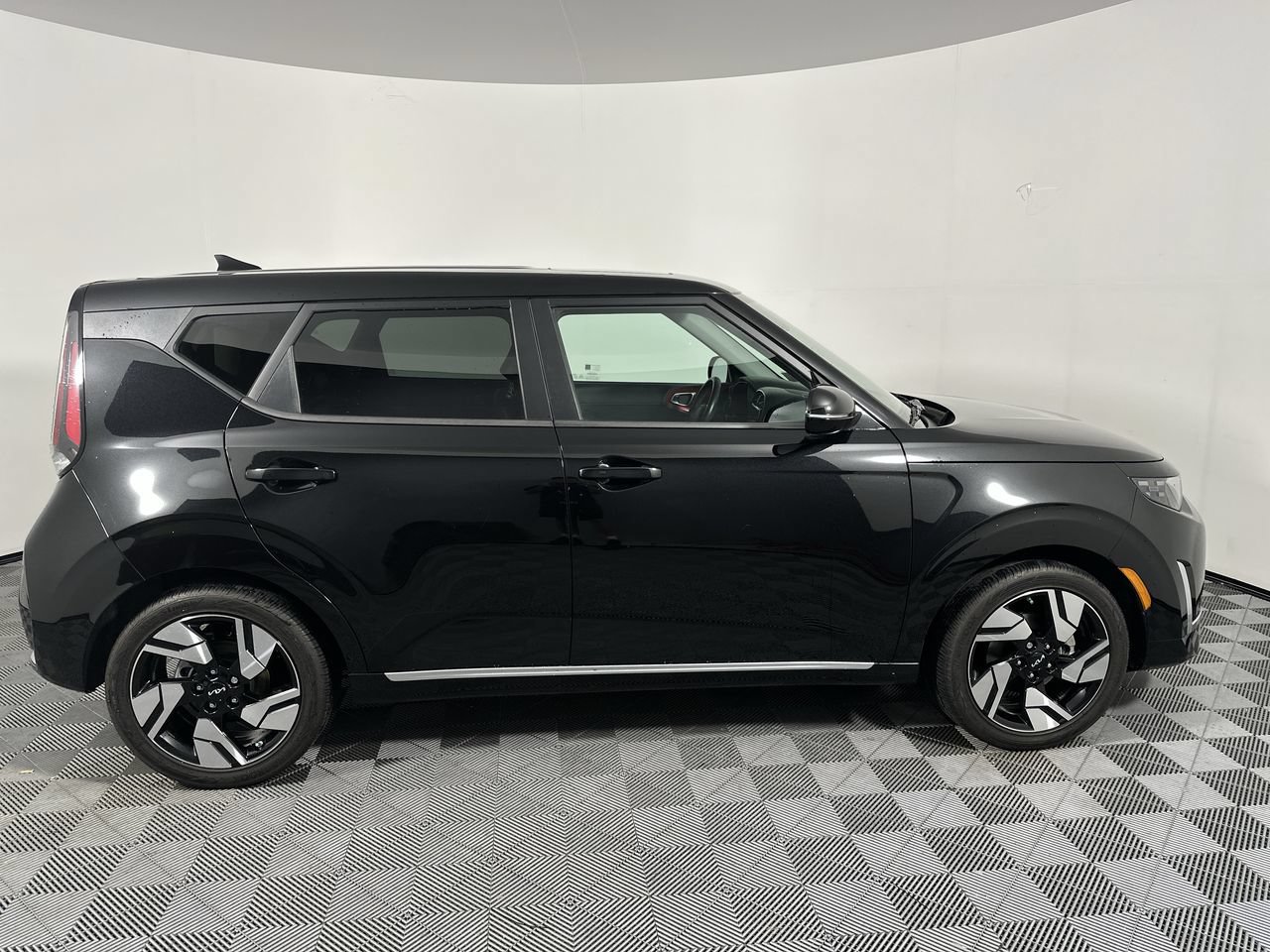 Certified 2025 Kia Soul GT-Line FWD image 19